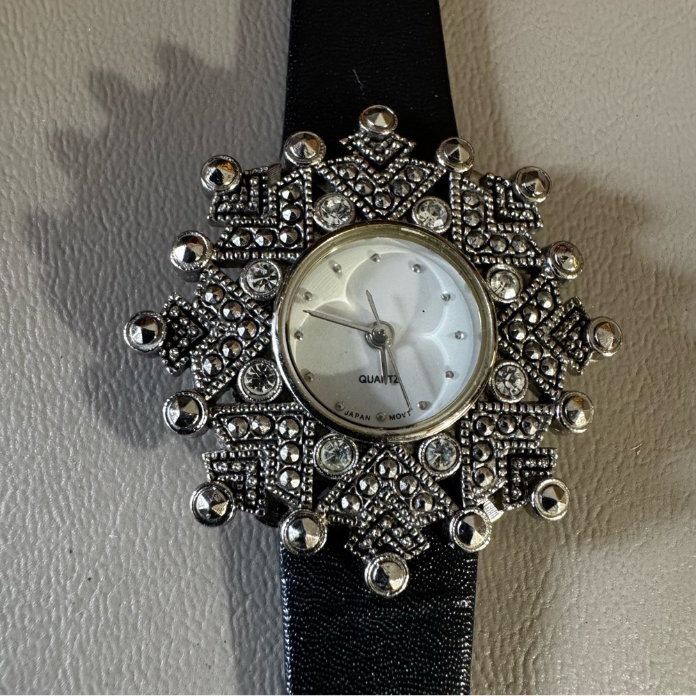Vintage Avon Snowflake Faux Marcasite Black & Silver Tone Watch-needs battery